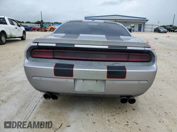 2013 Dodge Challenger R/T Plus z VIN 2C3CDYBT3DH685978, wystawiony jako Copart lot #58119844 z przebiegiem 130 012 mil mil oraz Szkoda całkowita • Salvage title. Historia ofert i sprzedaży dostępna na DreamBid. Obrazek 6.