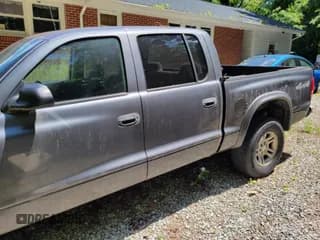 ✅ 2004 Dodge Dakota Sport • VIN: 1D7HG38K74S685426 • Lot: 42567316. Wystawiony na IAAI z przebiegiem 187 325 mil. Bezpłatny archiwum sprzedaży aukcyjnych z USA i szczegółowy raport historii pojazdu na DreamBid. Zdjęcie 2.