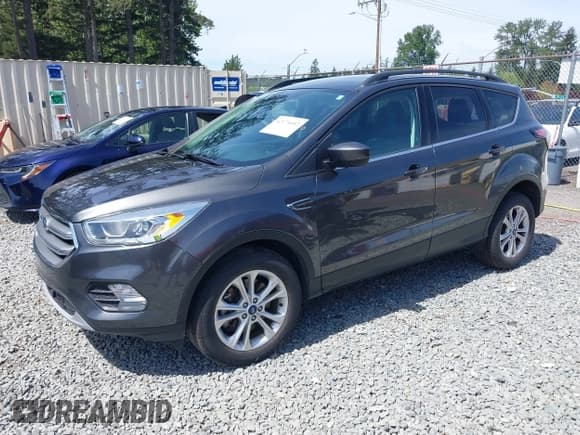✅ 2017 Ford Escape SE • VIN: 1FMCU9G99HUE48621 • Lot: 42171602. Wystawiony na IAAI z przebiegiem 95 179 mil. Bezpłatny archiwum sprzedaży aukcyjnych z USA i szczegółowy raport historii pojazdu na DreamBid. Zdjęcie 18.