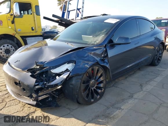 ✅ 2023 Tesla Model 3 Performance • VIN: 5YJ3E1EC7PF635722 • Lot: 41536638. Wystawiony na IAAI z przebiegiem 24 857 mil. Bezpłatny archiwum sprzedaży aukcyjnych z USA i szczegółowy raport historii pojazdu na DreamBid. Zdjęcie 18.