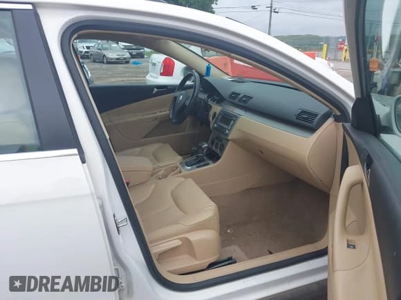 ✅ 2008 Volkswagen Passat Komfort • VIN: WVWLK73C18E114867 • Лот: 42510099. Опубликован ранее на IAAI с пробегом 110 743 миль. Бесплатный доступ к архиву аукционных продаж из США и подробный отчёт об истории автомобиля на DreamBid. Изображение 5.