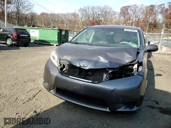 ✅ 2014 Toyota Sienna LE • VIN: 5TDKK3DC1ES521838 • Lot: 91239805. Listed on Copart with 139,460 mi. Free auction sales archive from the USA and detailed vehicle history report at DreamBid. Image 14.