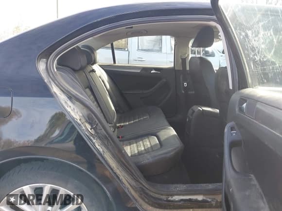 ✅ 2013 Volkswagen Jetta SEL • VIN: 3VWLX7AJ0DM369112 • Lot: 43689452. Wystawiony na IAAI z przebiegiem 206 668 mil. Bezpłatny archiwum sprzedaży aukcyjnych z USA i szczegółowy raport historii pojazdu na DreamBid. Zdjęcie 8.