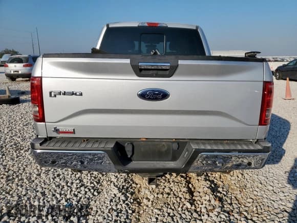 ✅ 2017 Ford F-150 XLT • VIN: 1FTEW1CP9HKC32812 • Lot: 82225955. Wystawiony na Copart z przebiegiem 129 706 mil. Bezpłatny archiwum sprzedaży aukcyjnych z USA i szczegółowy raport historii pojazdu na DreamBid. Zdjęcie 6.