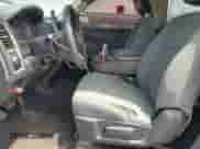 2017 Ram 1500 Tradesman z VIN 3C6JR6AG2HG791672, wystawiony jako Copart lot #60555785 z przebiegiem 174 891 mil mil oraz Czysty tytuł • Clean title. Historia ofert i sprzedaży dostępna na DreamBid. Obrazek 7.