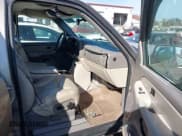 ✅ 2002 GMC Yukon SLT • VIN: 1GKEK13Z12R149729 • Lot: 43690941. Listed on IAAI with 214,772 mi. Free auction sales archive from the USA and detailed vehicle history report at DreamBid. Image 5.