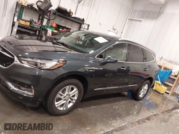 ✅ 2021 Buick Enclave Essence • VIN: 5GAEVAKW5MJ133840 • Lot: 43140499. Wystawiony na IAAI z przebiegiem 71 413 mil. Bezpłatny archiwum sprzedaży aukcyjnych z USA i szczegółowy raport historii pojazdu na DreamBid. Zdjęcie 14.