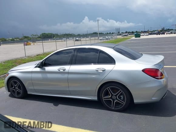 ✅ 2021 Mercedes-Benz C 300 • VIN: W1KWF8DB3MR651648 • Lot: 42598403. Listed on IAAI with 95,609 mi. Free auction sales archive from the USA and detailed vehicle history report at DreamBid. Image 14.