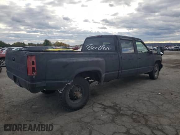 1997 Chevrolet Silverado 3500 with VIN 1GCHC33J3VF052789, listed as a Copart auction lot 86842835 with 137,985 mi miles and Salvage title. Bid and sale history available at DreamBid. Image 3.