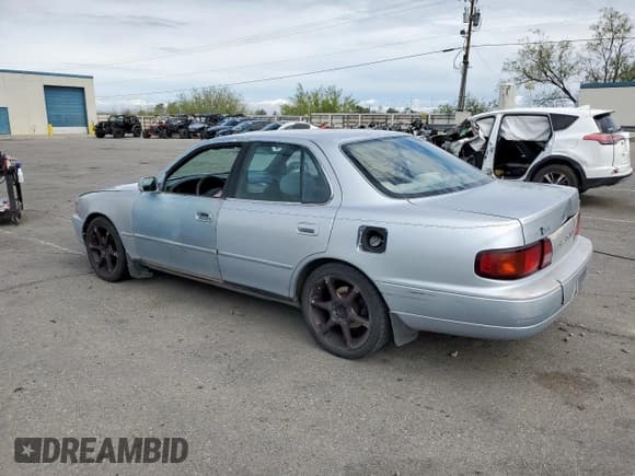 ✅ 1995 Toyota Camry LE • VIN: JT2GK12E7S0111308 • Lot: 66548415. Wystawiony na Copart z przebiegiem 237 050 mil. Bezpłatny archiwum sprzedaży aukcyjnych z USA i szczegółowy raport historii pojazdu na DreamBid. Zdjęcie 2.