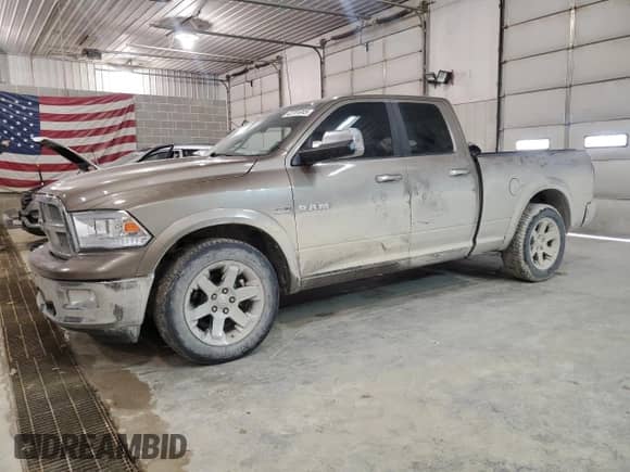 2010 Dodge 1500 Laramie z VIN 1D7RV1GT8AS210761, wystawiony jako Copart lot #42701045 z przebiegiem 177 696 mil mil oraz Szkoda całkowita • Salvage title. Historia ofert i sprzedaży dostępna na DreamBid. Obrazek 1.