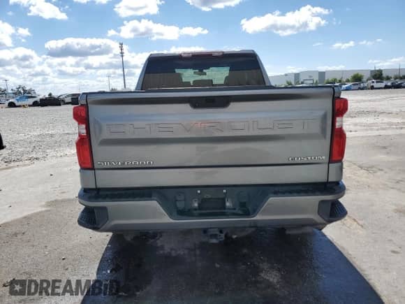 2021 Chevrolet Silverado 1500 Custom z VIN 1GCRYBEH2MZ190606, wystawiony jako Copart lot #85886485 z przebiegiem 178 895 mil mil oraz Nie do naprawy • Non repairable. Historia ofert i sprzedaży dostępna na DreamBid. Obrazek 6.