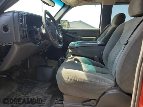 ✅ 2006 Chevrolet Silverado 1500 LS • VIN: 2GCEK19B261101225 • Lot: 70333244. Wystawiony na Copart z przebiegiem 214 034 mil mil. Skorzystaj z bezpłatnego archiwum sprzedaży aukcyjnych z USA i zobacz szczegółowy raport historii pojazdu na DreamBid. Zdjęcie 7.