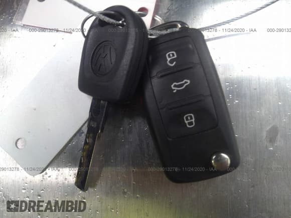 ✅ 2017 Volkswagen Tiguan S • VIN: WVGAV7AX2HK044684 • Lot: 29013278. Wystawiony na IAAI z przebiegiem 50 598 mil. Bezpłatny archiwum sprzedaży aukcyjnych z USA i szczegółowy raport historii pojazdu na DreamBid. Zdjęcie 11.