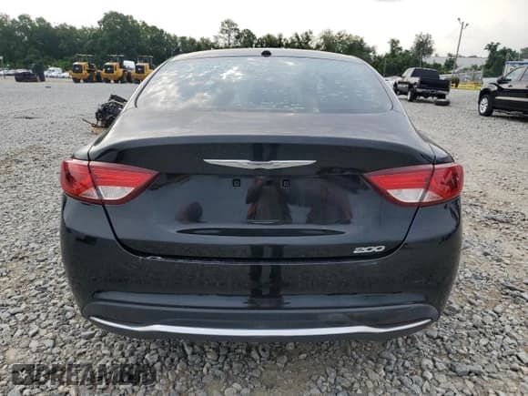 ✅ 2015 Chrysler 200 Limited • VIN: 1C3CCCAB0FN646046 • Lot: 63771975. Wystawiony na Copart z przebiegiem 134 847 mil. Bezpłatny archiwum sprzedaży aukcyjnych z USA i szczegółowy raport historii pojazdu na DreamBid. Zdjęcie 6.