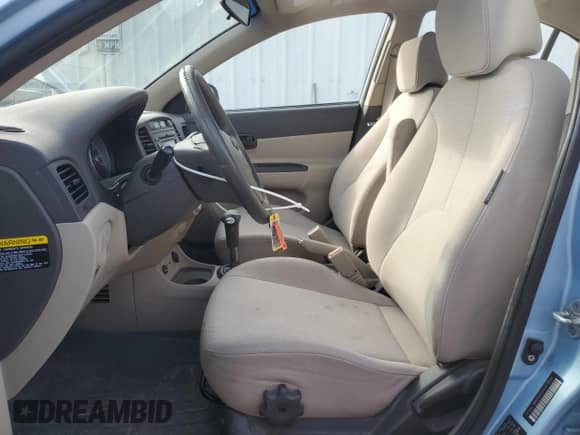 2010 Hyundai Accent GLS z VIN KMHCN4AC5AU475664, wystawiony jako Copart lot #80907054 z przebiegiem 131 087 mil mil oraz Szkoda całkowita • Salvage title. Historia ofert i sprzedaży dostępna na DreamBid. Obrazek 7.