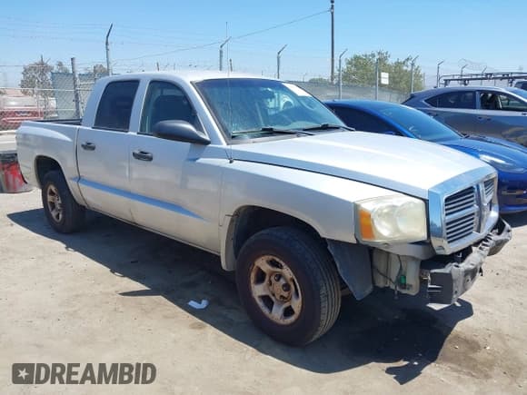 ✅ 2005 Dodge Dakota ST • VIN: 1D7HE28K15S288148 • Lot: 42883541. Wystawiony na IAAI z przebiegiem 259 379 mil. Bezpłatny archiwum sprzedaży aukcyjnych z USA i szczegółowy raport historii pojazdu na DreamBid. Zdjęcie 1.