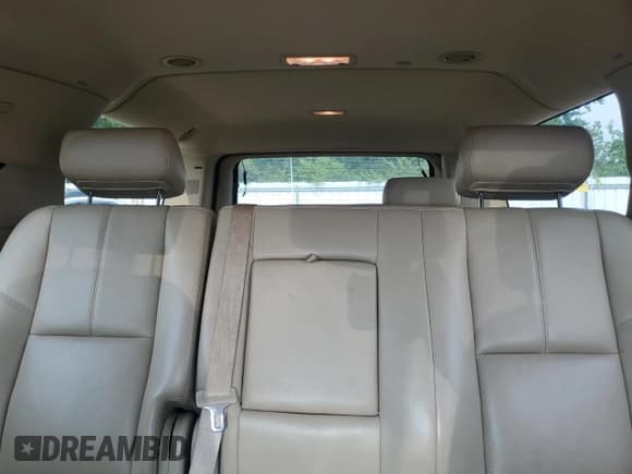 ✅ 2008 Chevrolet Suburban 1LT • VIN: 1GNFK16328J236819 • Lot: 67615475. Wystawiony na Copart z przebiegiem 165 732 mil. Bezpłatny archiwum sprzedaży aukcyjnych z USA i szczegółowy raport historii pojazdu na DreamBid. Zdjęcie 10.