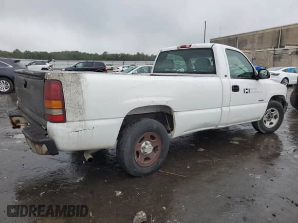 2002 Chevrolet Silverado 1500 z VIN 1GCEC14W12Z185739, wystawiony jako Copart lot #71419234 z przebiegiem 131 034 mil mil oraz Czysty tytuł • Clean title. Historia ofert i sprzedaży dostępna na DreamBid. Obrazek 3.