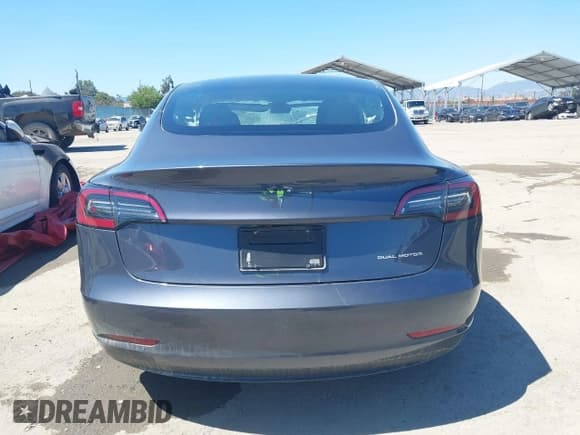 ✅ 2023 Tesla Model 3 Long Range • VIN: 5YJ3E1EB4PF670970 • Lot: 39227851. Wystawiony na IAAI z przebiegiem 16 904 mil. Bezpłatny archiwum sprzedaży aukcyjnych z USA i szczegółowy raport historii pojazdu na DreamBid. Zdjęcie 15.