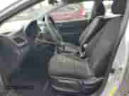 2019 Hyundai Accent SE z VIN 3KPC24A33KE087796, wystawiony jako Copart lot #52518864 z przebiegiem 20 538 mil mil oraz . Historia ofert i sprzedaży dostępna na DreamBid. Obrazek 7.