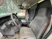 ✅ 2019 Ford Econoline Commercial • VIN: 1FDXE4FS9KDC57732 • Lot: 56853725. Wystawiony na Copart z przebiegiem 98 239 mil. Bezpłatny archiwum sprzedaży aukcyjnych z USA i szczegółowy raport historii pojazdu na DreamBid. Zdjęcie 5.