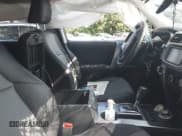 ✅ 2018 Toyota 4Runner SR5 • VIN: JTEBU5JR0J5542786 • Lot: 42986187. Wystawiony na IAAI z przebiegiem 84 892 mil. Bezpłatny archiwum sprzedaży aukcyjnych z USA i szczegółowy raport historii pojazdu na DreamBid. Zdjęcie 5.