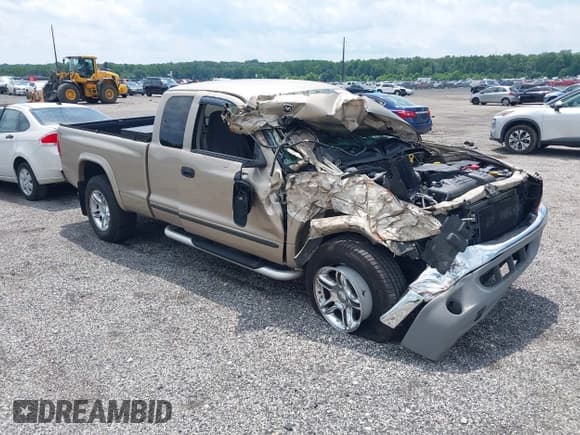 ✅ 2004 Dodge Dakota SLT • VIN: 1D7HG42N74S688982 • Lot: 42754344. Listed on IAAI with 69,540 mi. Free auction sales archive from the USA and detailed vehicle history report at DreamBid. Image 1.