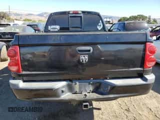 2007 Dodge Dakota SLT z VIN 1D7HW48J07S241356, wystawiony jako Copart lot #75355384 z przebiegiem 207 020 mil mil oraz Szkoda całkowita • Salvage title. Historia ofert i sprzedaży dostępna na DreamBid. Obrazek 6.