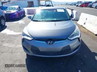 2016 Hyundai Veloster z VIN KMHTC6AD3GU276972, wystawiony jako IAAI lot #43544262 z przebiegiem 93 089 mil mil oraz . Historia ofert i sprzedaży dostępna na DreamBid. Obrazek 6.