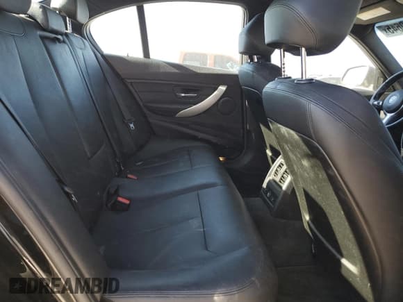 ✅ 2016 BMW 3 Series 320i xDrive • VIN: WBA8A3C58GK689693 • Lot: 82500645. Listed on Copart with 165,168 mi. Free auction sales archive from the USA and detailed vehicle history report at DreamBid. Image 10.