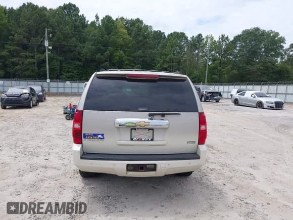 ✅ 2007 Chevrolet Suburban LTZ • VIN: 3GNFK163X7G217774 • Lot: 43051349. Listed on IAAI with 239,882 mi. Free auction sales archive from the USA and detailed vehicle history report at DreamBid. Image 16.