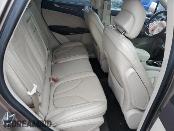 ✅ 2018 Lincoln MKC Reserve • VIN: 5LMCJ3D96JUL22486 • Lot: 69229445. Wystawiony na Copart z przebiegiem 47 440 mil. Bezpłatny archiwum sprzedaży aukcyjnych z USA i szczegółowy raport historii pojazdu na DreamBid. Zdjęcie 11.