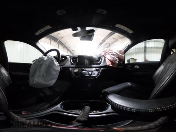 ✅ 2020 Chrysler Pacifica Launch Edition • VIN: 2C4RC3BG4LR263659 • Lot: 41590971. Wystawiony na IAAI z przebiegiem 69 644 mil. Bezpłatny archiwum sprzedaży aukcyjnych z USA i szczegółowy raport historii pojazdu na DreamBid. Zdjęcie 20.