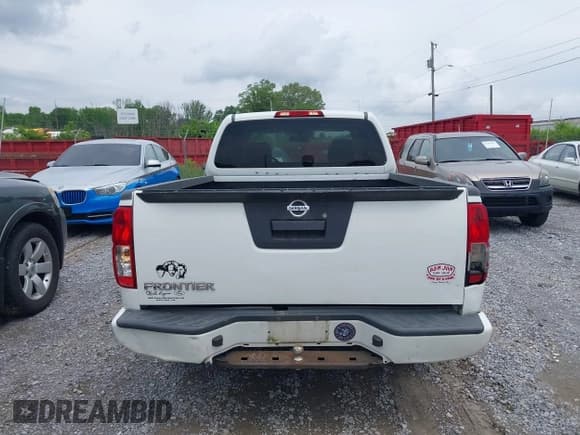 ✅ 2018 Nissan Frontier S • VIN: 1N6BD0CT3JN771329 • Lot: 42175437. Wystawiony na IAAI z przebiegiem 93 582 mil. Bezpłatny archiwum sprzedaży aukcyjnych z USA i szczegółowy raport historii pojazdu na DreamBid. Zdjęcie 16.