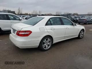 ✅ 2012 Mercedes-Benz E • VIN: WDDHF82BXCA617943 • Lot: 91812685. Wystawiony na Copart z przebiegiem 117 489 mil. Bezpłatny archiwum sprzedaży aukcyjnych z USA i szczegółowy raport historii pojazdu na DreamBid. Zdjęcie 3.