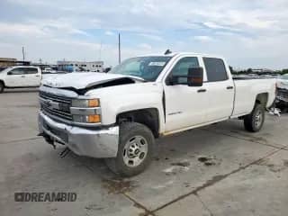 2015 Chevrolet Silverado 2500HD Work Truck z VIN 1GC1CUEG8FF637099, wystawiony jako Copart lot #58579375 z przebiegiem Nie podano mil oraz Szkoda całkowita • Salvage title. Historia ofert i sprzedaży dostępna na DreamBid. Obrazek 1.