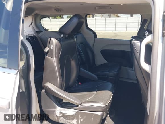 ✅ 2018 Chrysler Pacifica Hybrid Limited • VIN: 2C4RC1N7XJR229934 • Лот: 42777086. Опубликован ранее на IAAI с пробегом 86 163 миль. Бесплатный доступ к архиву аукционных продаж из США и подробный отчёт об истории автомобиля на DreamBid. Изображение 8.