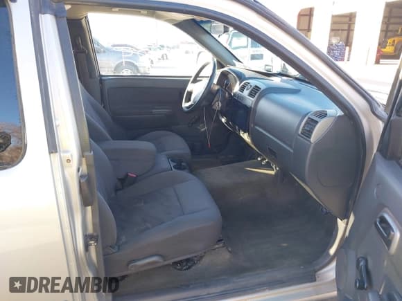 ✅ 2004 Chevrolet Colorado LS Z71 • VIN: 1GCDT196448133938 • Lot: 41647829. Wystawiony na IAAI z przebiegiem 196 530 mil. Bezpłatny archiwum sprzedaży aukcyjnych z USA i szczegółowy raport historii pojazdu na DreamBid. Zdjęcie 5.