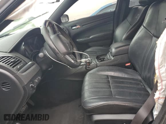 ✅ 2016 Chrysler 300 S • VIN: 2C3CCABT4GH216929 • Lot: 56016455. Listed on Copart with 95,087 mi. Free auction sales archive from the USA and detailed vehicle history report at DreamBid. Image 7.