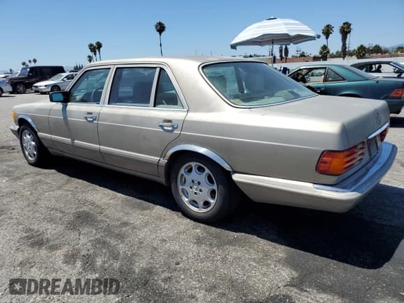✅ 1990 Mercedes-Benz 560 • VIN: WDBCA39E7LA550450 • Lot: 63934765. Wystawiony na Copart z przebiegiem 188 516 mil. Bezpłatny archiwum sprzedaży aukcyjnych z USA i szczegółowy raport historii pojazdu na DreamBid. Zdjęcie 2.