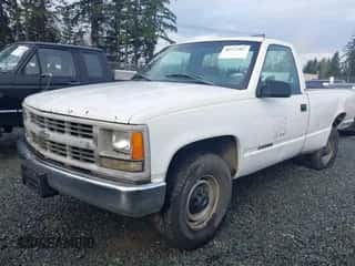 1998 Chevrolet Silverado 2500 z VIN 1GCGC24RXWZ241904, wystawiony jako IAAI lot #40922907 z przebiegiem 314 400 mil mil oraz . Historia ofert i sprzedaży dostępna na DreamBid. Obrazek 2.