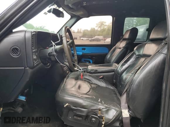 2001 Chevrolet Silverado 1500 LT z VIN 1GCEC19T31Z192995, wystawiony jako Copart lot #55569865 z przebiegiem 238 730 mil mil oraz Szkoda całkowita • Salvage title. Historia ofert i sprzedaży dostępna na DreamBid. Obrazek 7.