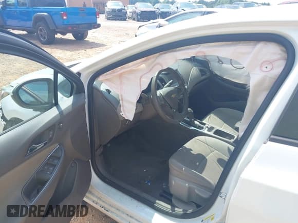 ✅ 2017 Chevrolet Cruze LS • VIN: 1G1BC5SM4H7108551 • Lot: 42629744. Listed on IAAI with 67,874 mi. Free auction sales archive from the USA and detailed vehicle history report at DreamBid. Image 5.