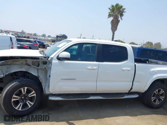 ✅ 2017 Toyota Tacoma SR5 • VIN: 3TMBZ5DN5HM008881 • Lot: 42465612. Listed on IAAI with 228,043 mi. Free auction sales archive from the USA and detailed vehicle history report at DreamBid. Image 15.
