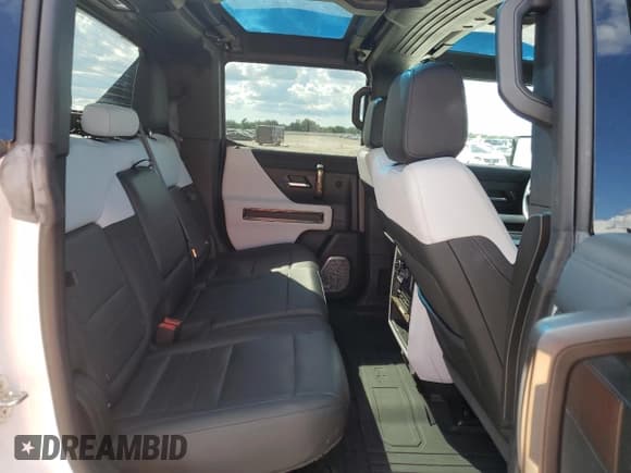 ✅ 2022 GMC HUMMER EV • VIN: 1GT40FDA4NU100223 • Lot: 72567114. Wystawiony na Copart z przebiegiem 16 930 mil. Bezpłatny archiwum sprzedaży aukcyjnych z USA i szczegółowy raport historii pojazdu na DreamBid. Zdjęcie 10.