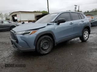 ✅ 2024 Toyota Corolla Cross L • VIN: 7MUAAABG5RV116148 • Lot: 82148595. Wystawiony na Copart z przebiegiem 25 542 mil. Bezpłatny archiwum sprzedaży aukcyjnych z USA i szczegółowy raport historii pojazdu na DreamBid. Zdjęcie 1.