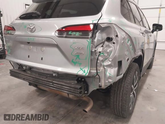 ✅ 2025 Toyota Corolla Cross XLE • VIN: 7MUEAABG8SV135221 • Лот: 43839406. Опубликован ранее на IAAI с пробегом 12 073 миль. Бесплатный доступ к архиву аукционных продаж из США и подробный отчёт об истории автомобиля на DreamBid. Изображение 6.