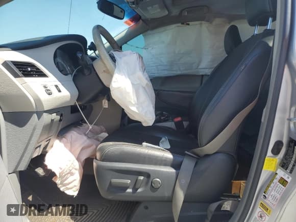 ✅ 2012 Toyota Sienna SE • VIN: 5TDXK3DC9CS183950 • Lot: 70873765. Listed on Copart with 180,359 mi. Free auction sales archive from the USA and detailed vehicle history report at DreamBid. Image 7.