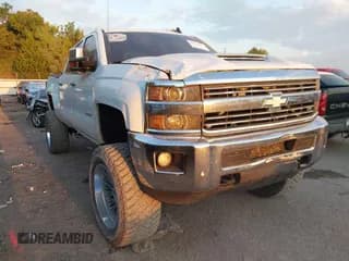 ✅ 2018 Chevrolet Silverado 2500HD LTZ • VIN: 1GC1KWEY0JF184077 • Lot: 43354926. Wystawiony na IAAI z przebiegiem 226 940 mil. Bezpłatny archiwum sprzedaży aukcyjnych z USA i szczegółowy raport historii pojazdu na DreamBid. Zdjęcie 1.